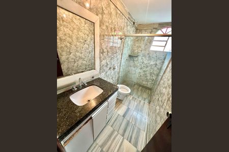 Casa à venda com 161m², 5 quartos e 6 vagas Casa à venda com 161m², 5 quartos e 6 vagasBanheiro social 2