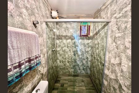 Casa à venda com 161m², 5 quartos e 6 vagas Casa à venda com 161m², 5 quartos e 6 vagasBanheiro social 1