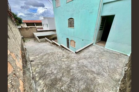 Casa à venda com 161m², 5 quartos e 6 vagas Casa à venda com 161m², 5 quartos e 6 vagasÁrea Externa Fundos