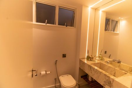 Apartamento à venda com 220m², 3 quartos e 2 vagas Apartamento à venda com 220m², 3 quartos e 2 vagasBanheiro Social