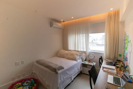 Apartamento à venda com 220m², 3 quartos e 2 vagas Apartamento à venda com 220m², 3 quartos e 2 vagasSuíte 3