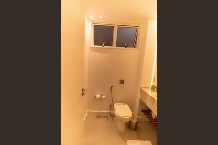 Apartamento à venda com 220m², 3 quartos e 2 vagas Apartamento à venda com 220m², 3 quartos e 2 vagasBanheiro Social