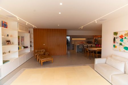 Apartamento à venda com 220m², 3 quartos e 2 vagas Apartamento à venda com 220m², 3 quartos e 2 vagasSala