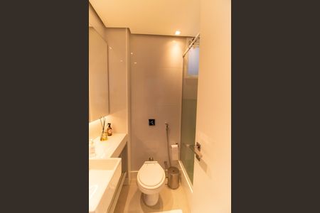 Apartamento à venda com 220m², 3 quartos e 2 vagas Apartamento à venda com 220m², 3 quartos e 2 vagasBanheiro da Suíte 3