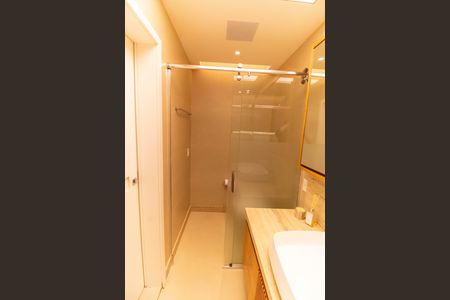 Apartamento à venda com 220m², 3 quartos e 2 vagas Apartamento à venda com 220m², 3 quartos e 2 vagasBanheiro da Suíte 1