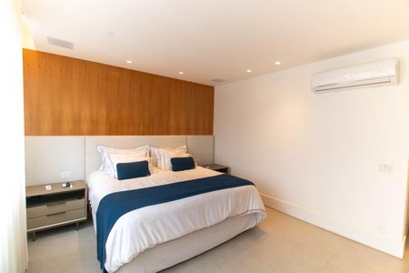 Apartamento à venda com 220m², 3 quartos e 2 vagas Apartamento à venda com 220m², 3 quartos e 2 vagasSuíte 1