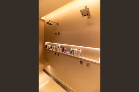 Apartamento à venda com 220m², 3 quartos e 2 vagas Apartamento à venda com 220m², 3 quartos e 2 vagasBanheiro da Suíte 1