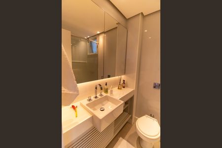 Apartamento à venda com 220m², 3 quartos e 2 vagas Apartamento à venda com 220m², 3 quartos e 2 vagasBanheiro da Suíte 3