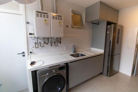 Apartamento à venda com 220m², 3 quartos e 2 vagas Apartamento à venda com 220m², 3 quartos e 2 vagasÁrea de Serviço
