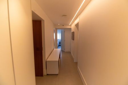 Apartamento à venda com 220m², 3 quartos e 2 vagas Apartamento à venda com 220m², 3 quartos e 2 vagasCorredor