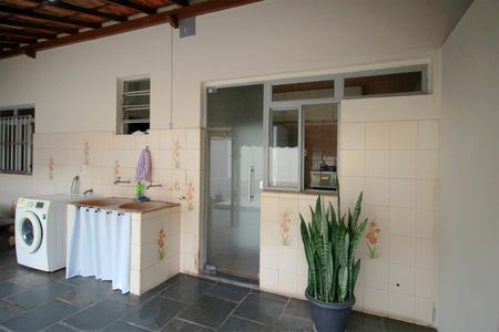 Casa à venda com 431m², 4 quartos e 1 vagaÁrea de Serviço