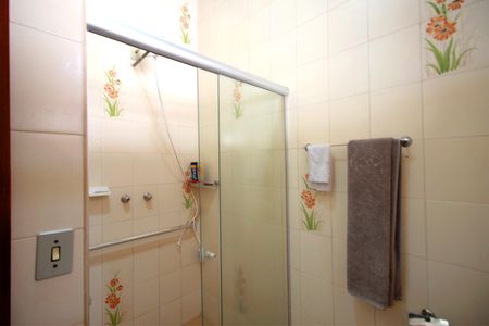 Casa à venda com 431m², 4 quartos e 1 vagaBanheiro