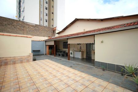 Casa à venda com 431m², 4 quartos e 1 vagaArea privativa