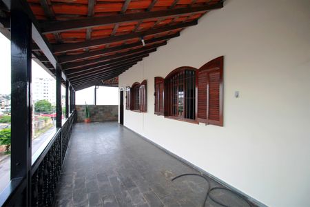 Casa à venda com 431m², 4 quartos e 1 vagaVaranda