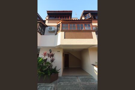 Casa de condomínio à venda com 139m², 3 quartos e 2 vagas Casa de condomínio à venda com 139m², 3 quartos e 2 vagasFachada