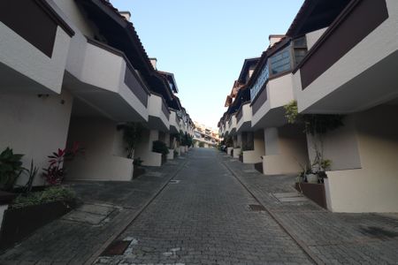 Casa de condomínio à venda com 139m², 3 quartos e 2 vagas Casa de condomínio à venda com 139m², 3 quartos e 2 vagasFachada do condomínio