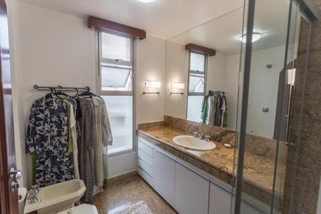 Apartamento à venda com 400m², 4 quartos e 4 vagasBanheiro da Suíte 2