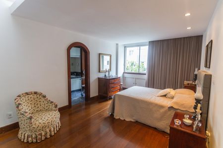 Apartamento à venda com 400m², 4 quartos e 4 vagasSuíte 1