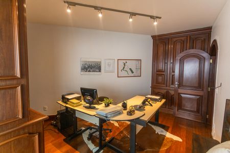Apartamento à venda com 400m², 4 quartos e 4 vagasEscritório
