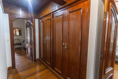 Apartamento à venda com 400m², 4 quartos e 4 vagasCorredor