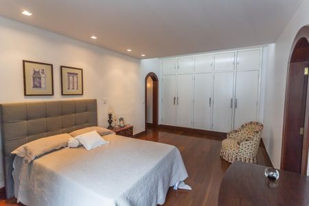 Apartamento à venda com 400m², 4 quartos e 4 vagasSuíte 1