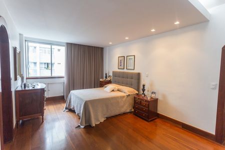 Apartamento à venda com 400m², 4 quartos e 4 vagasSuíte 1