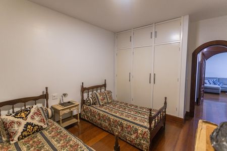 Apartamento à venda com 400m², 4 quartos e 4 vagasQuarto 2