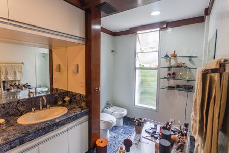 Apartamento à venda com 400m², 4 quartos e 4 vagasBanheiro da Suíte 1