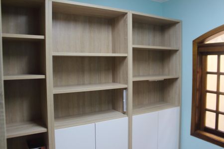 Casa à venda com 185m², 5 quartos e 3 vagasEscritório