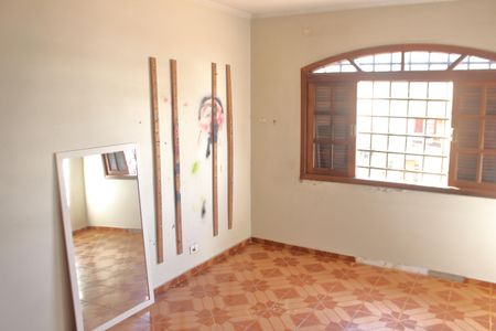 Casa à venda com 185m², 5 quartos e 3 vagasQuarto Suíte