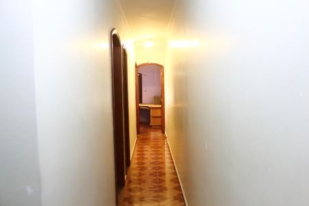 Casa à venda com 185m², 5 quartos e 3 vagasCorredor