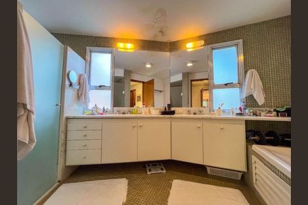 Casa à venda com 424m², 4 quartos e 5 vagasFoto 02