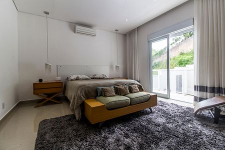 Casa de condomínio à venda com 368m², 4 quartos e 3 vagas Casa de condomínio à venda com 368m², 4 quartos e 3 vagasSuíte 1