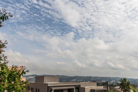 Casa de condomínio à venda com 368m², 4 quartos e 3 vagas Casa de condomínio à venda com 368m², 4 quartos e 3 vagasVaranda da Suíte 4