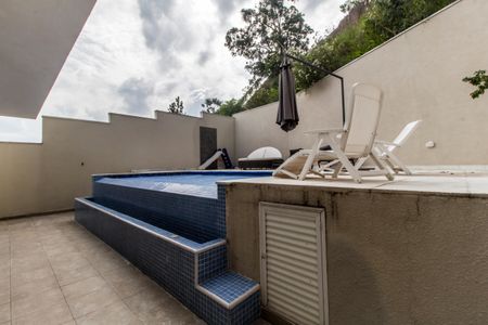 Casa de condomínio à venda com 368m², 4 quartos e 3 vagas Casa de condomínio à venda com 368m², 4 quartos e 3 vagasPiscina