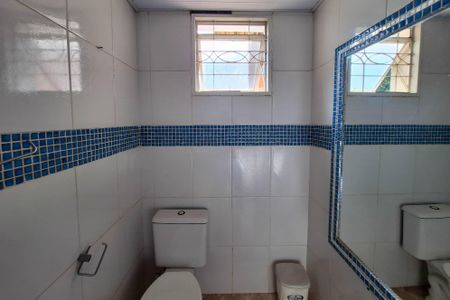 Casa à venda com 310m², 4 quartos e 2 vagas Casa à venda com 310m², 4 quartos e 2 vagasBanheiro de serviço