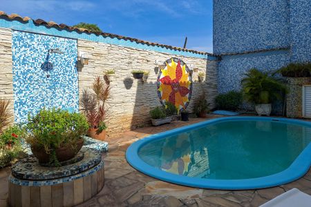 Casa à venda com 310m², 4 quartos e 2 vagas Casa à venda com 310m², 4 quartos e 2 vagasQuintal