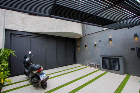 Casa à venda com 262m², 3 quartos e 3 vagasFachada