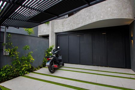 Casa à venda com 262m², 3 quartos e 3 vagasFachada