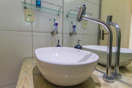 Casa à venda com 175m², 4 quartos e 2 vagasBanheiro 1