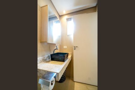 Casa à venda com 184m², 5 quartos e 3 vagas Casa à venda com 184m², 5 quartos e 3 vagasBanheiro da suíte 04