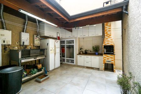 Casa à venda com 184m², 5 quartos e 3 vagas Casa à venda com 184m², 5 quartos e 3 vagasQuintal