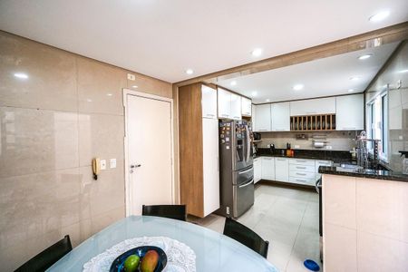 Casa à venda com 184m², 5 quartos e 3 vagas Casa à venda com 184m², 5 quartos e 3 vagasCozinha