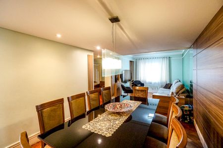 Casa à venda com 184m², 5 quartos e 3 vagas Casa à venda com 184m², 5 quartos e 3 vagasSala de jantar