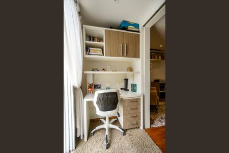 Casa à venda com 184m², 5 quartos e 3 vagas Casa à venda com 184m², 5 quartos e 3 vagasEscritório da suíte 05