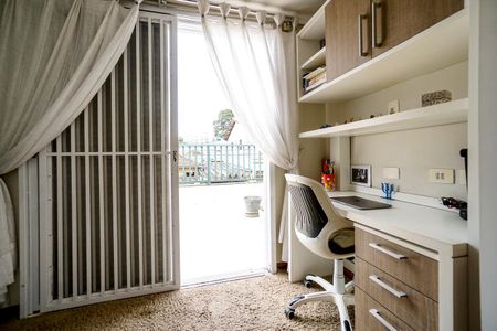 Casa à venda com 184m², 5 quartos e 3 vagas Casa à venda com 184m², 5 quartos e 3 vagasEscritório da suíte 05