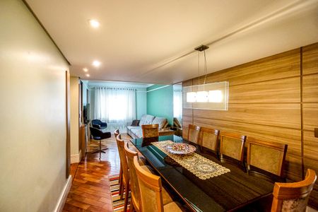 Casa à venda com 184m², 5 quartos e 3 vagas Casa à venda com 184m², 5 quartos e 3 vagasSala de jantar