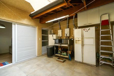 Casa à venda com 184m², 5 quartos e 3 vagas Casa à venda com 184m², 5 quartos e 3 vagasQuintal