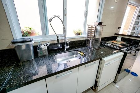 Casa à venda com 184m², 5 quartos e 3 vagas Casa à venda com 184m², 5 quartos e 3 vagasPia