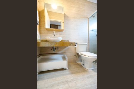 Casa à venda com 184m², 5 quartos e 3 vagas Casa à venda com 184m², 5 quartos e 3 vagasBanheiro da suíte 03